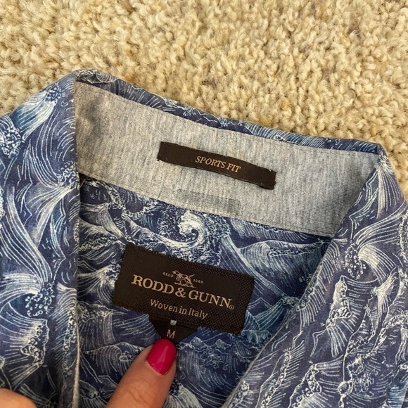 Rodd & Gunn Men's Button Down Shirt Blue Crashing Waves Size M Hawaiian Shirt - Picture 5 of 8